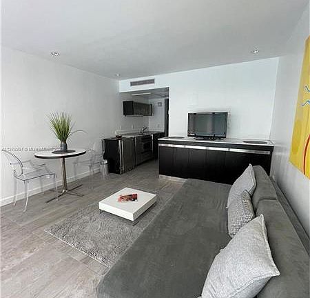 3rd image of 1601 West Ave APT 110