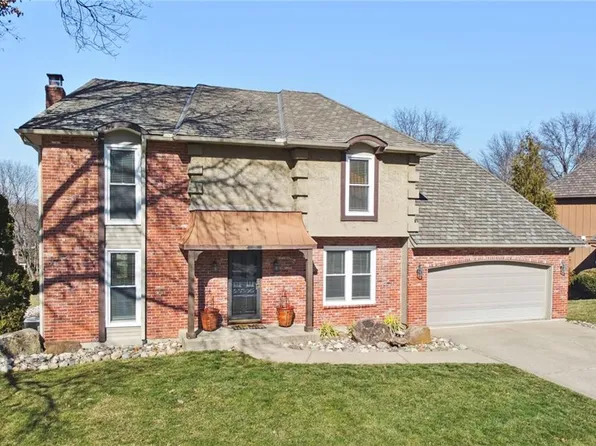 120 NE Wood Glen Ln, Lees Summit, MO 64064