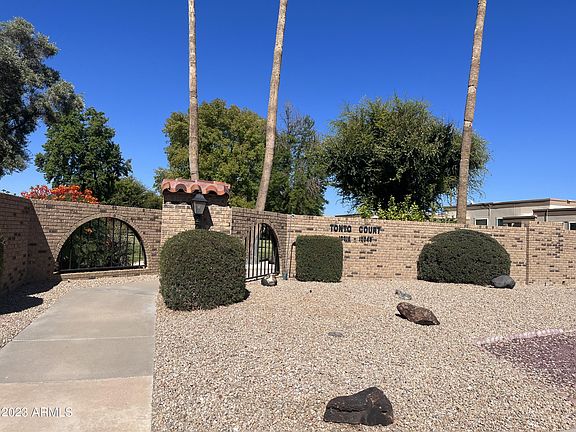 3rd image of 10032 W HAWTHORN Drive W #24