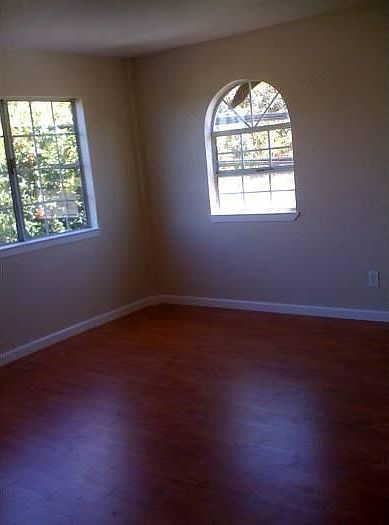 1st image of 976 S Jackson Ave