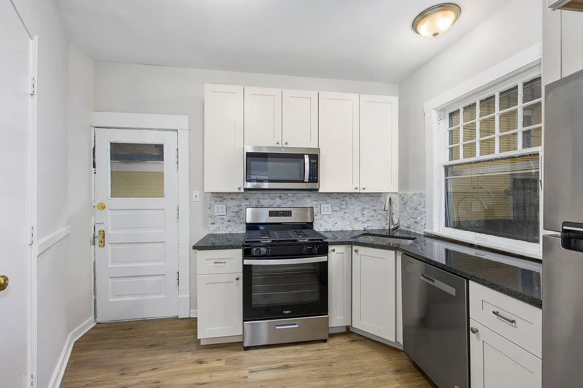 3 bed, 2.0 bath, $1,990 — Photo 2
