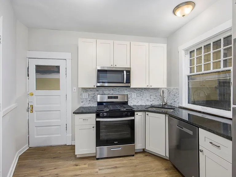 538 Logan St SE — Photo 2