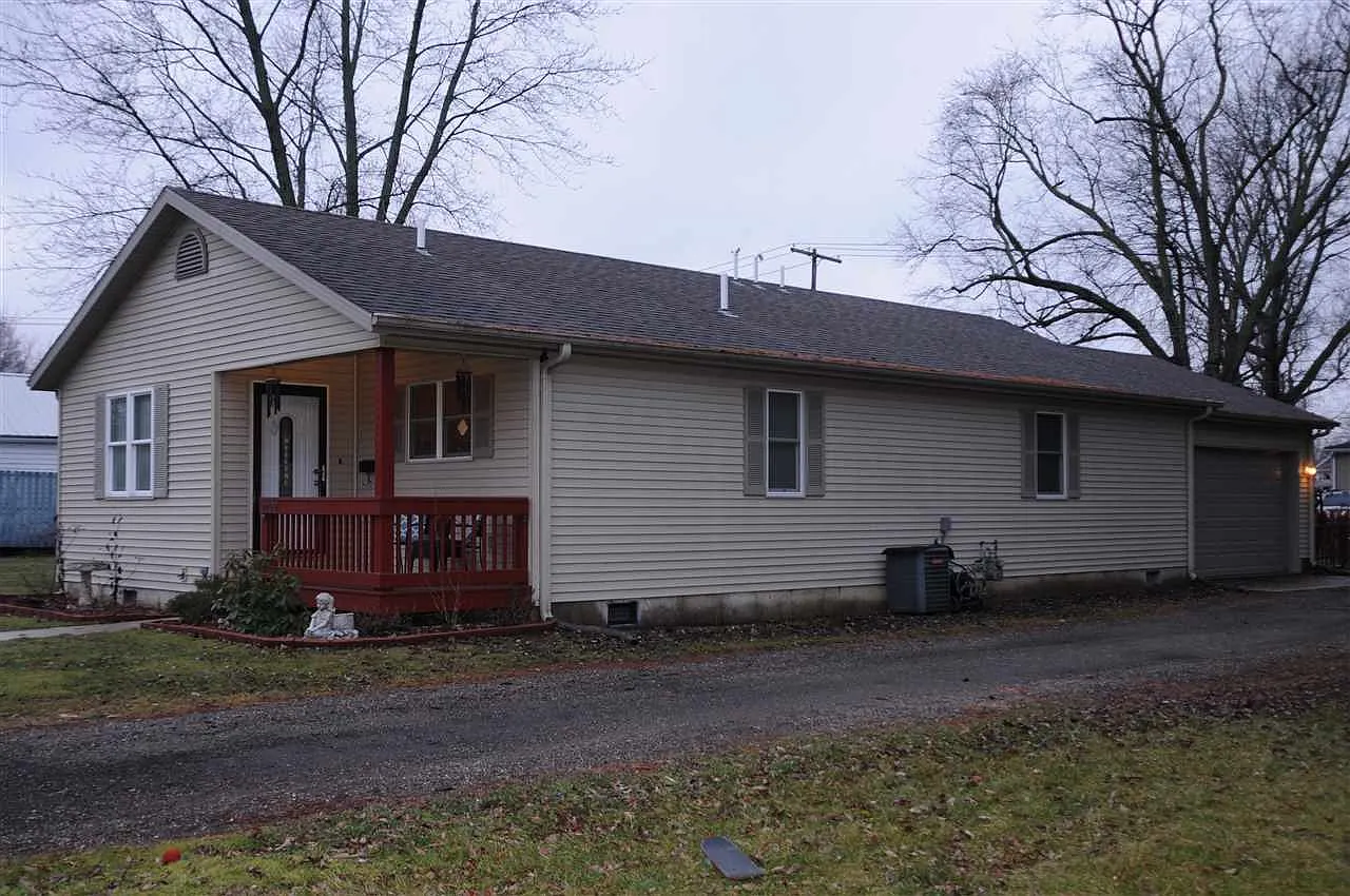 1107 N Center St photo 1