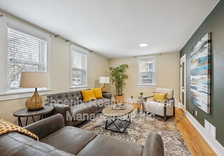 211 E Geneseo St — Photo 5