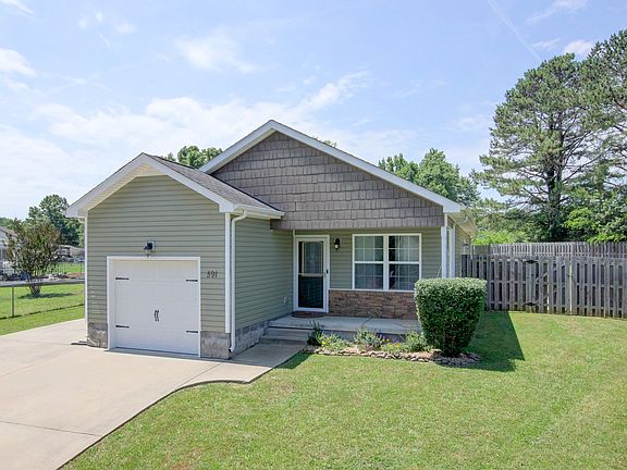3rd image of 591 Woodhaven Dr