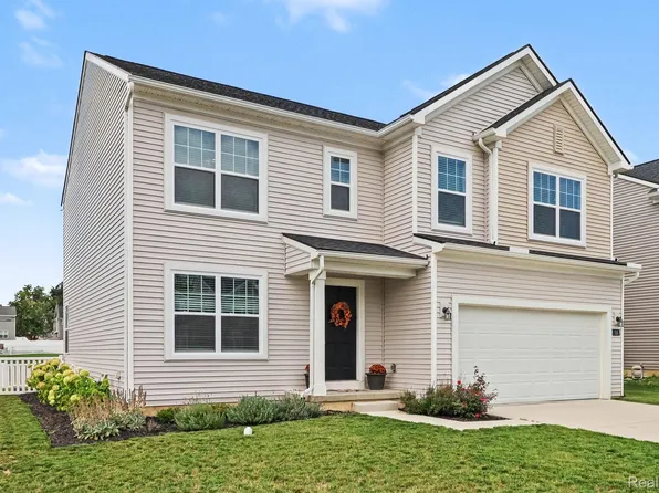 533 Lake Village Ave, Waterford, MI 48328