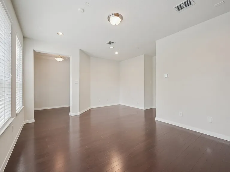 3934 Amberwood Dr — Photo 21
