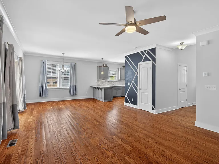 807 Cook Rd — Photo 10