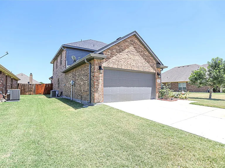 2182 Liriope Ln — Photo 2