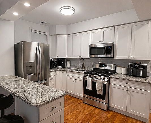 4th image of 3007 Fort Hamilton Pkwy
