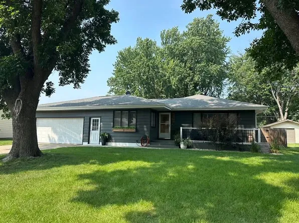 808 4th Ave SE, Pipestone, MN 56164