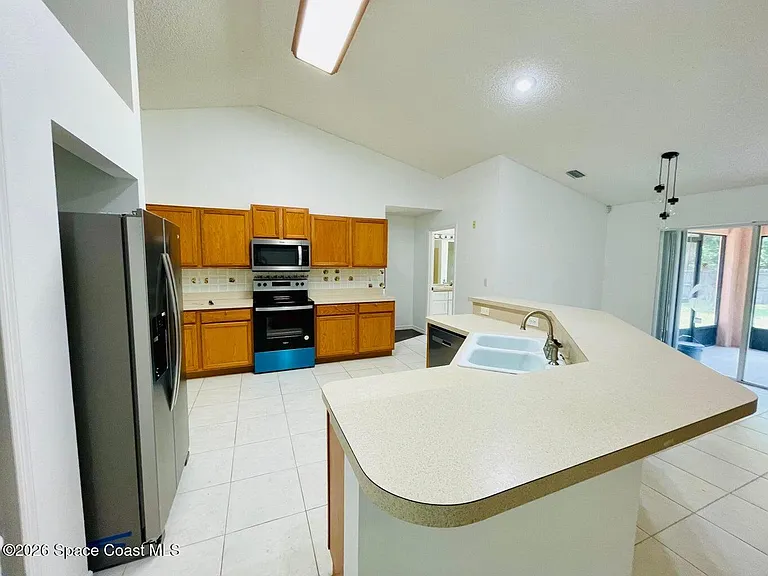 670 Elmont St NW — Photo 5