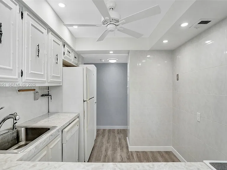 2000 Atlantic Shores Blvd #207 — Photo 9