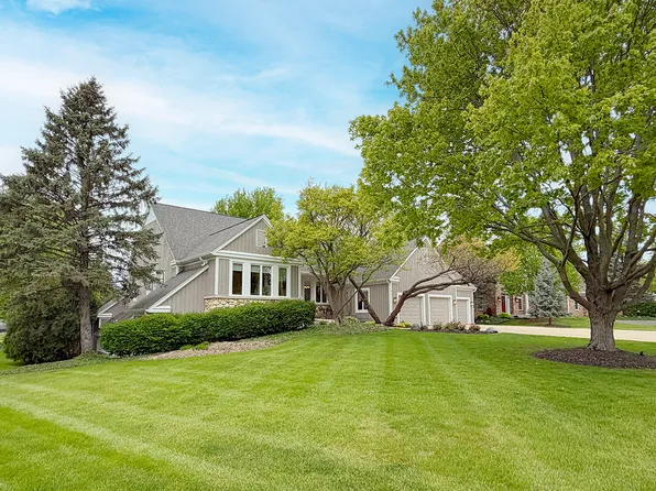 211 Ridge Ln, Lake In The Hills, IL 60156