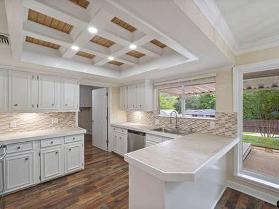 5th image of 110 Linda Ln