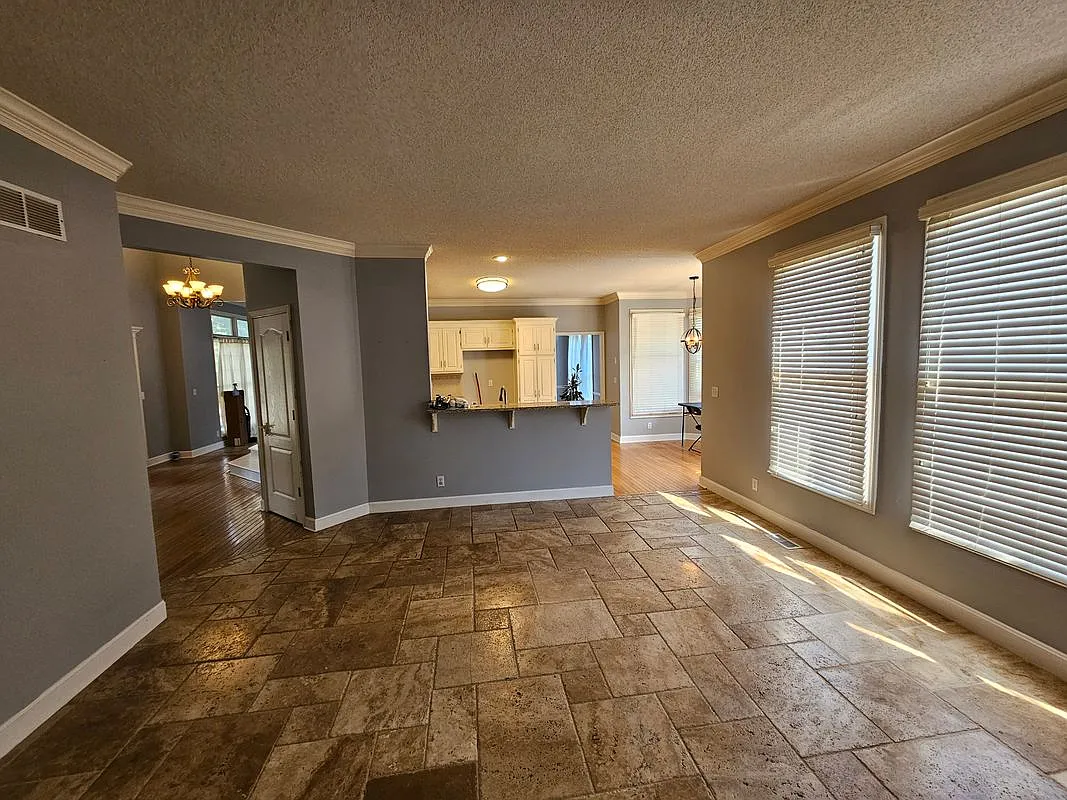 3 bed, 2.5 bath, 1989 sqft, $3,500 — Photo 4