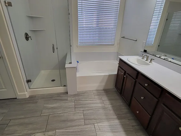 1147 Lahontan Dr — Photo 8