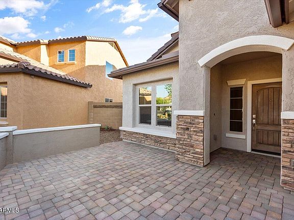 3rd image of 1647 W CAVEDALE Drive