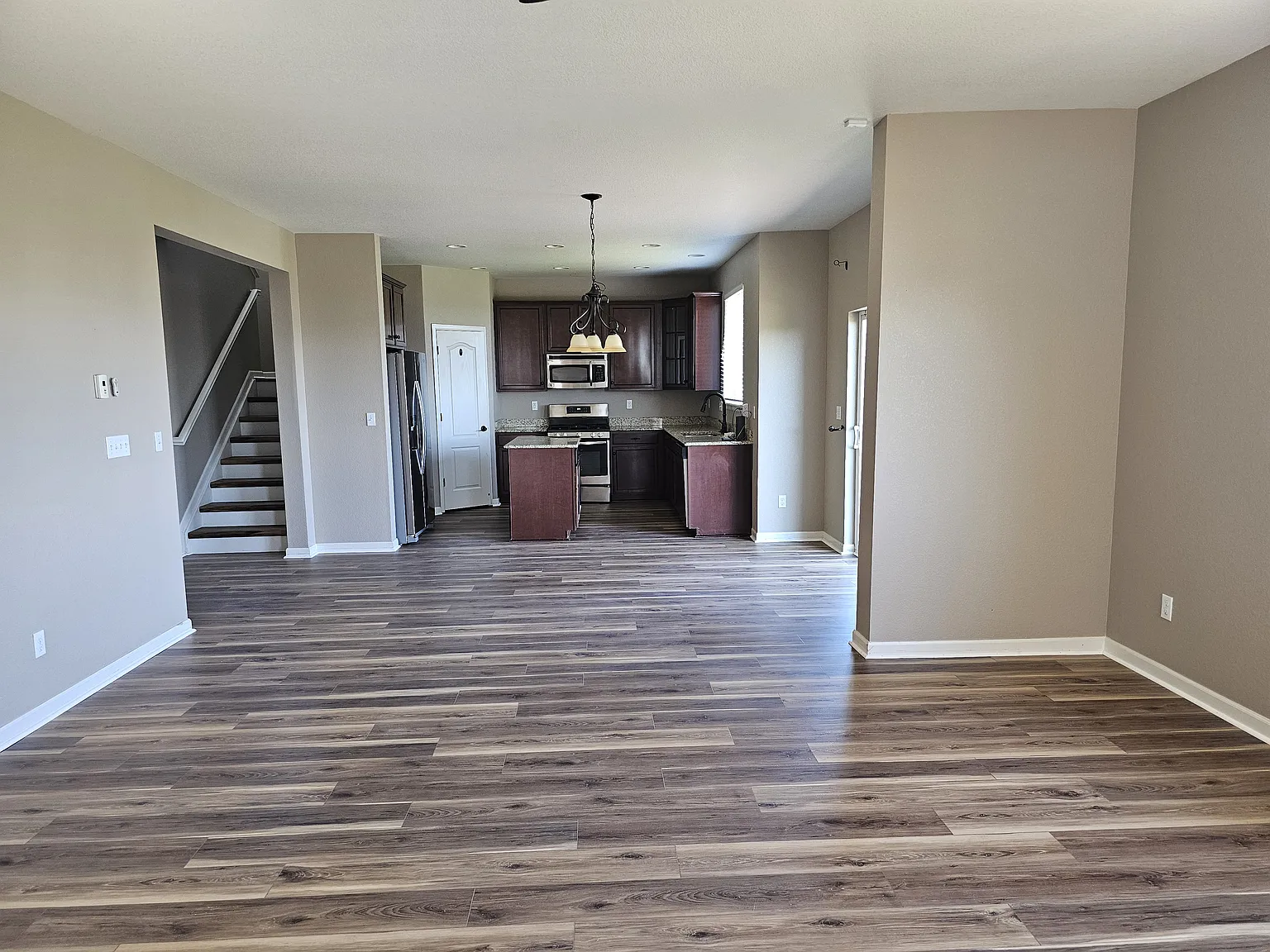 3 bed, 3265 sqft, $2,995 — Photo 3