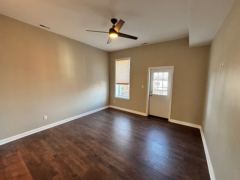 2253 Indiana Ave — Photo 30