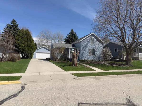 129 S Putnam St, Oakfield, WI 53065