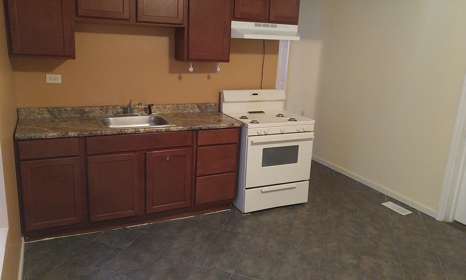 1st image of 5211 S Wood St #01