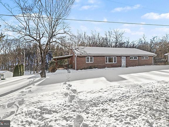 3rd image of 908 Red Hill Rd