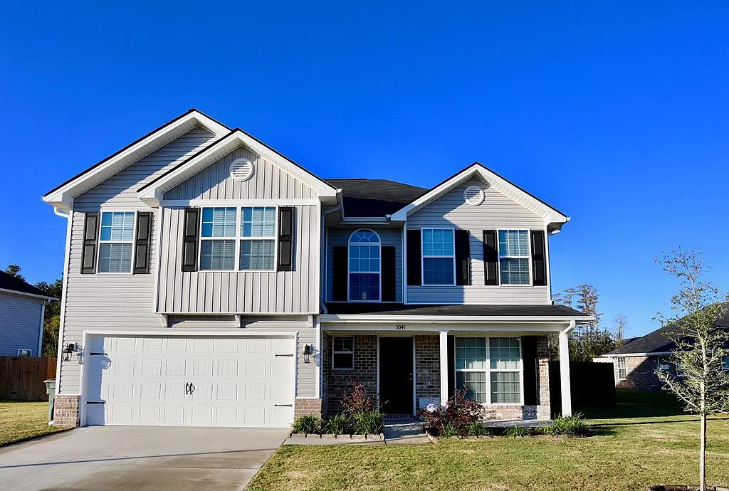 4 bed, 2.5 bath, 1978 sqft, $2,300 — Photo 1