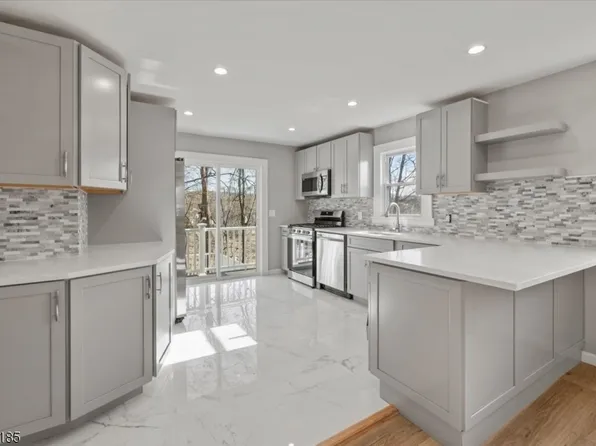 10 Coolidge Pl, Haledon Boro, NJ 07508