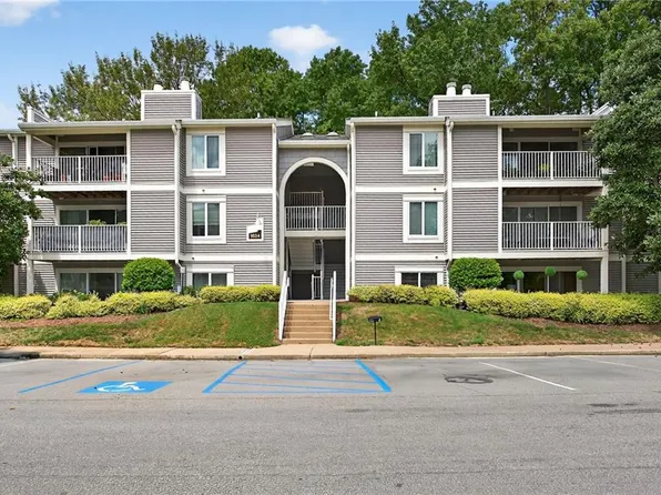 1024 Autumn Woods Ln APT 111, Virginia Beach, VA 23454
