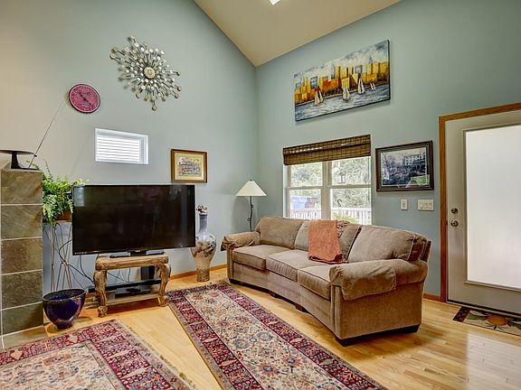 4th image of 1367 Dianne Ave