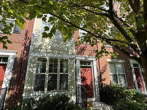 101 Admirals Way, Philadelphia, PA 19146