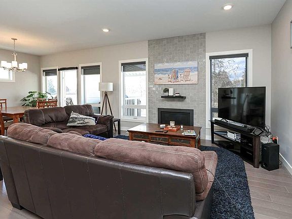 4th image of 137 S Coachman Way
