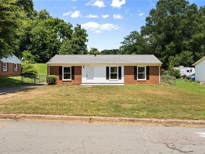 855 Woodcote Dr, Winston Salem, NC, 27107