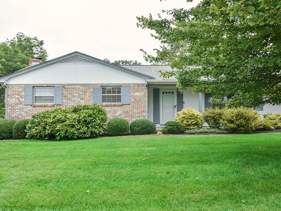 1st image of 140 Essex Dr