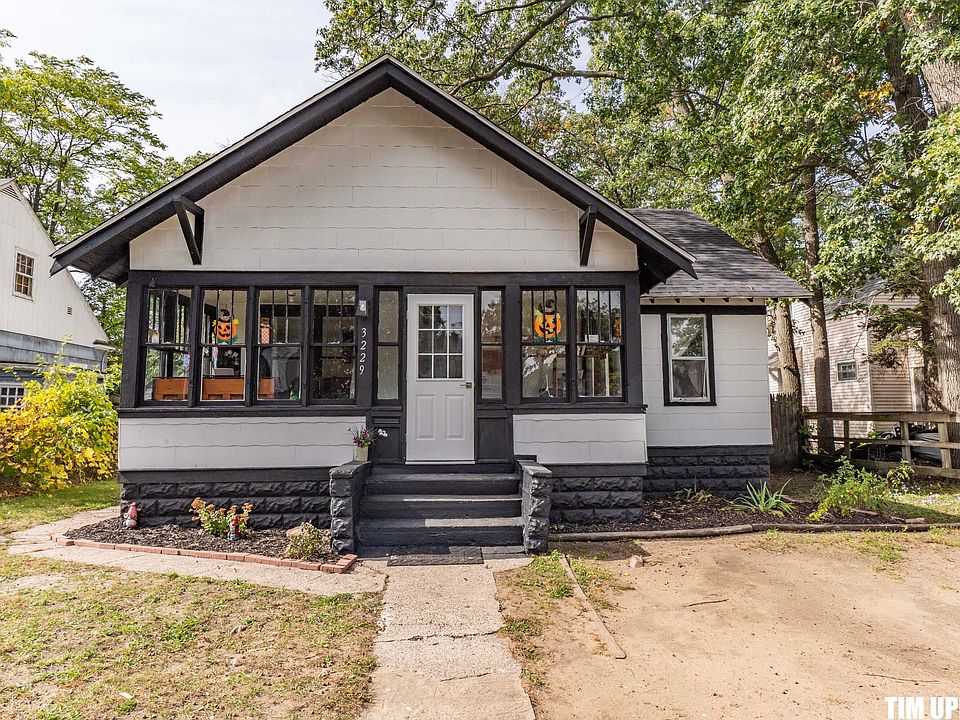 1st image of 3229 Leahy St