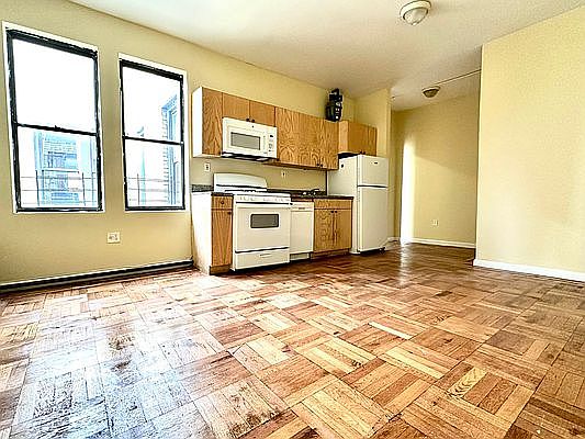 3rd image of 700 W 176th St APT 6J