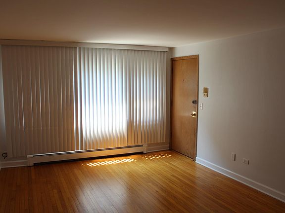 2nd image of 7418 N Claremont Ave #2M