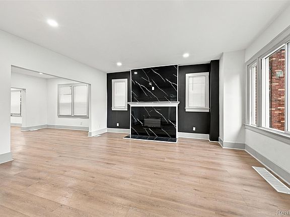 3rd image of 1187 Lawrence St