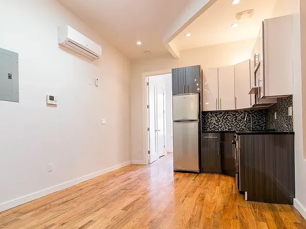 381 S 3rd St APT 4D, Brooklyn, NY 11211