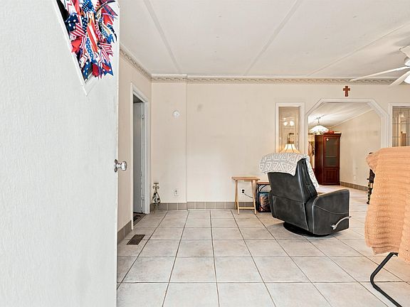 5th image of 135 Ann Rudiger Ln.