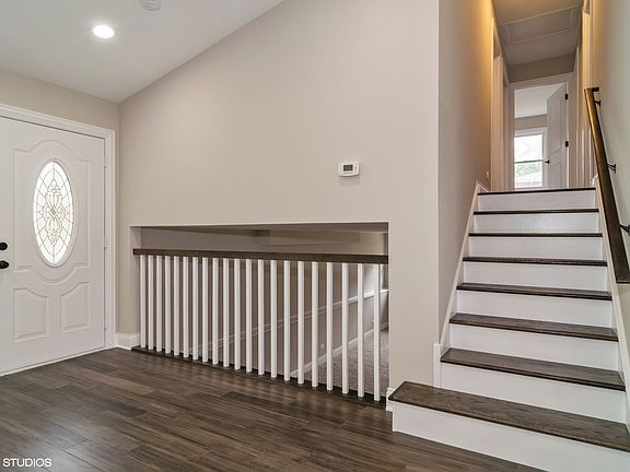 5th image of 2212 Oakdale Cir
