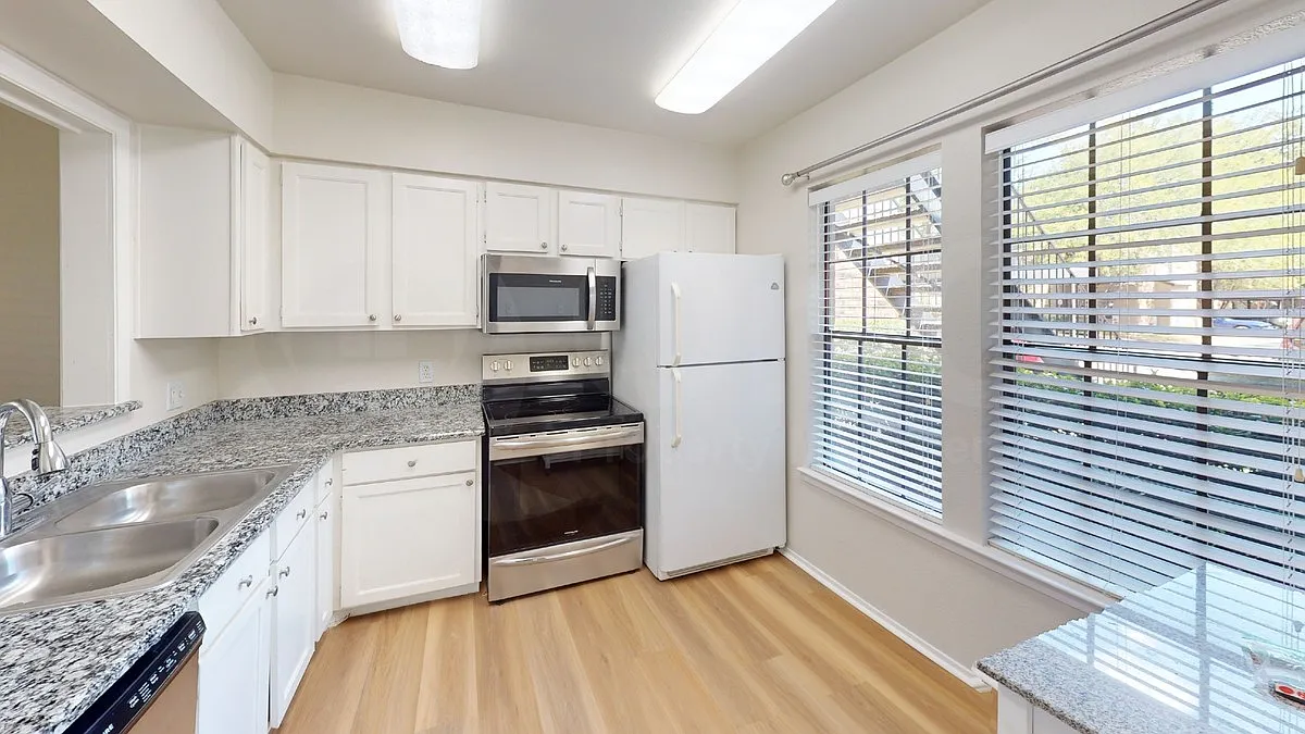 1 bed, 1.5 bath, 878 sqft, $1,250 — Photo 2