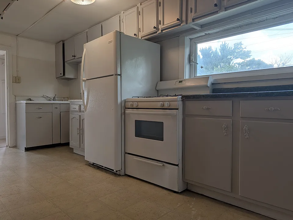 2132 Betty Ln