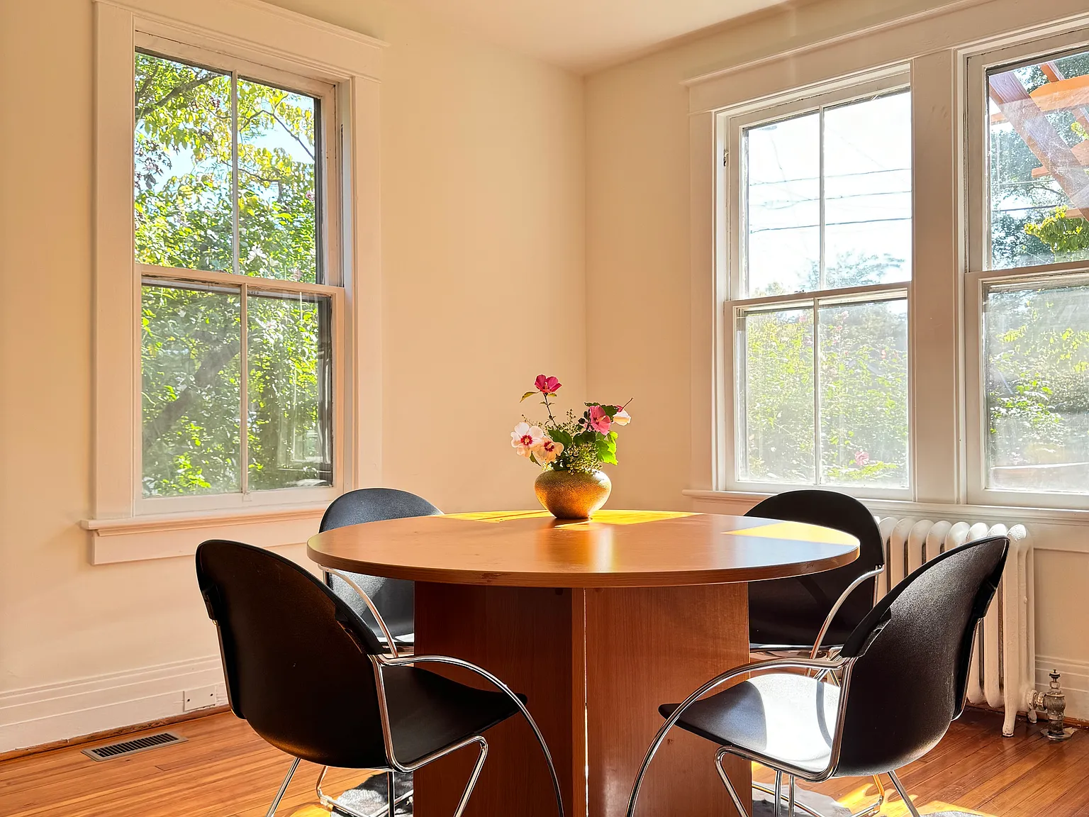 4 bed, 1356 sqft, $1,950 — Photo 3