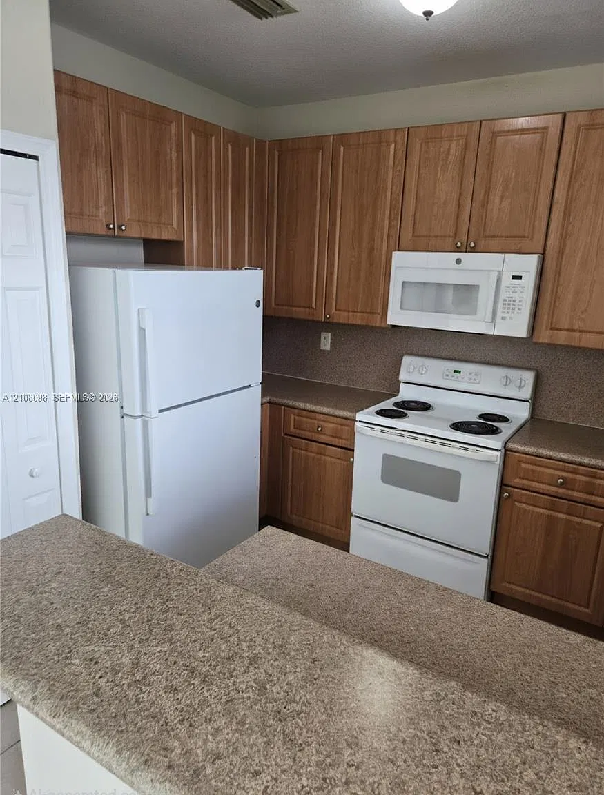 Shoma Townhomes At Keysco — Photo 2