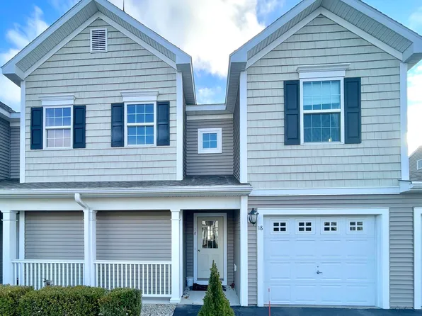18 Treasures Place, Queensbury, NY 12804