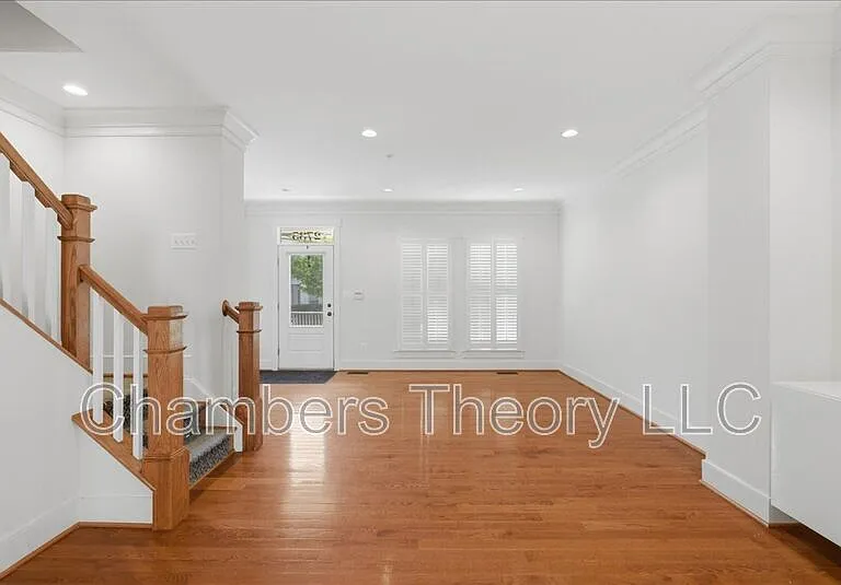 2735 Linden Ln — Photo 6