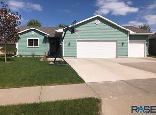 418 Claudia Ave, Harrisburg, SD 57032