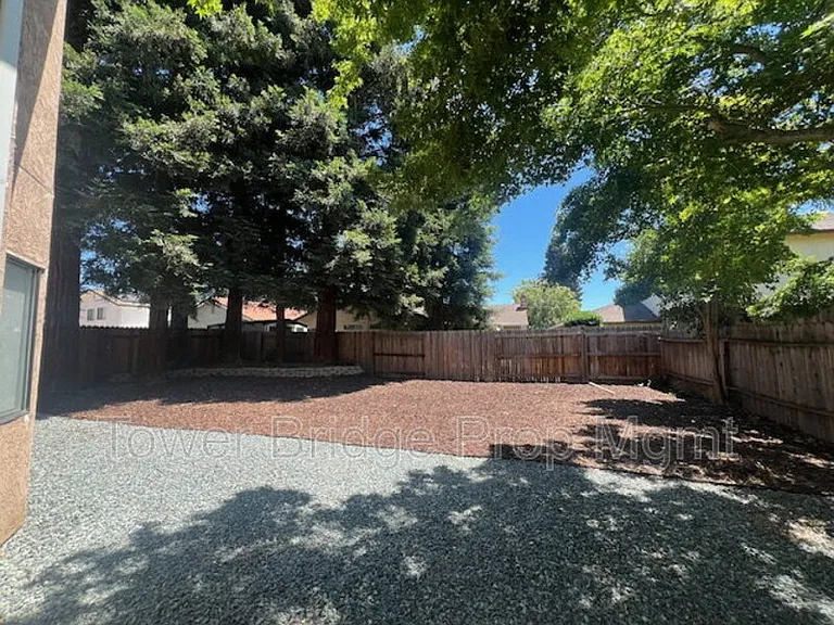 2247 Atrisco Cir — Photo 7